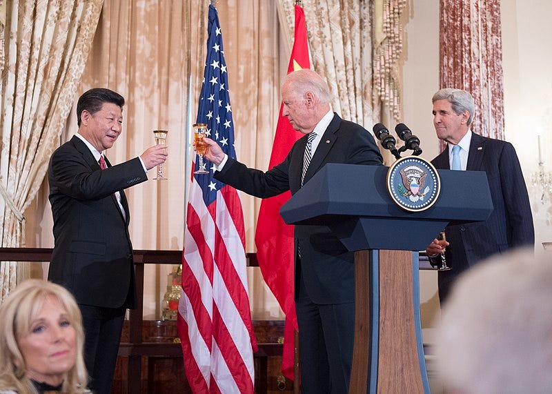 Biden raises a toast to Xi Jinping at a state luncheon in 2015