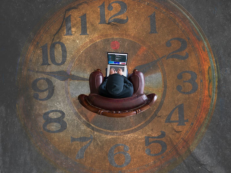 Freelance writer managing time effectively